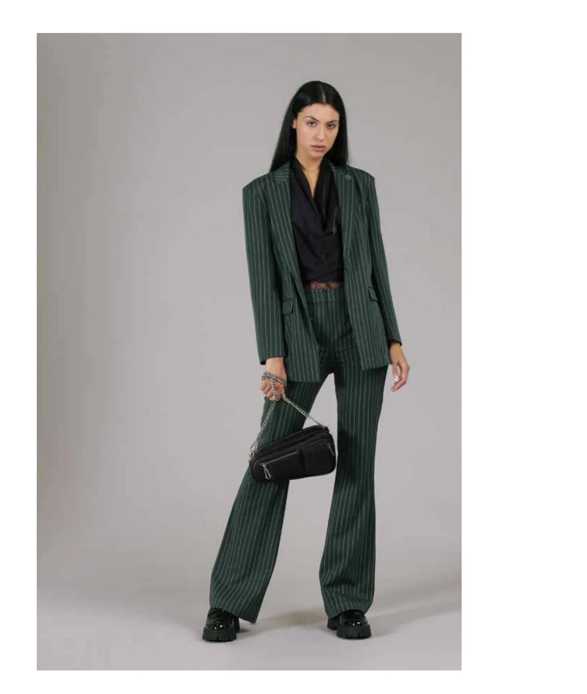 Blazer gessato dalla silhouette oversize
