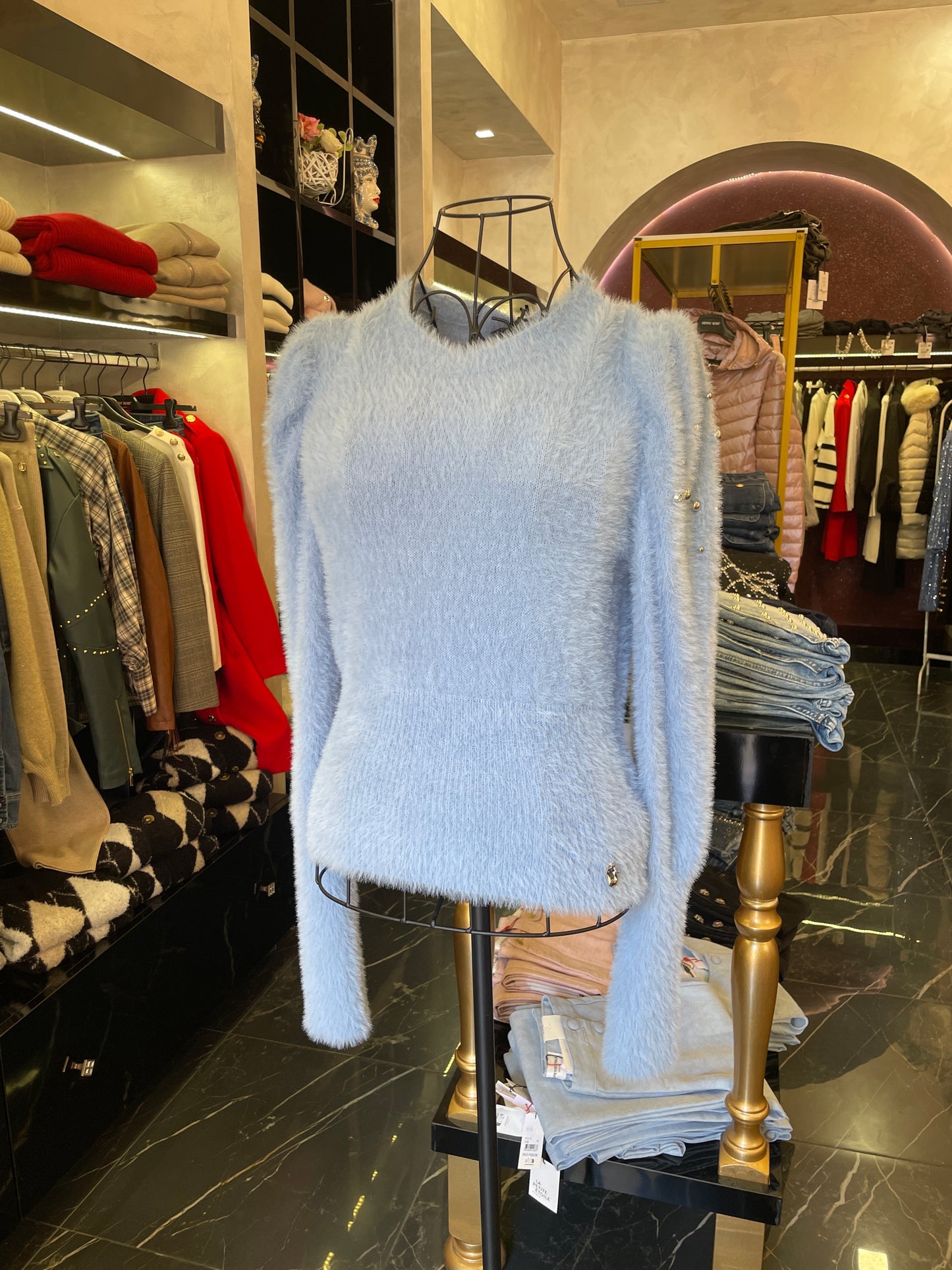 Maglione con borchie e strass