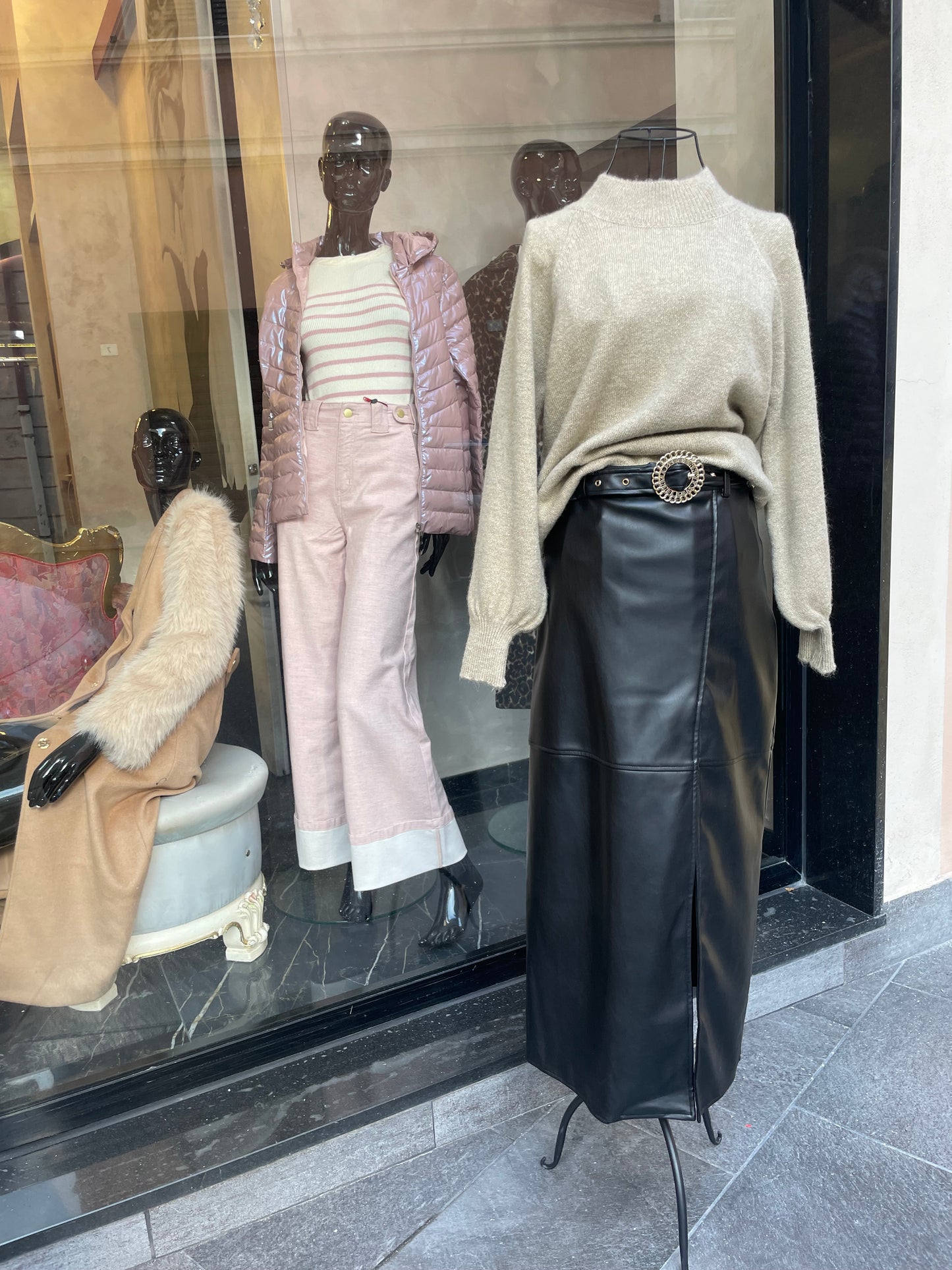 Gonna in similpelle con spacco