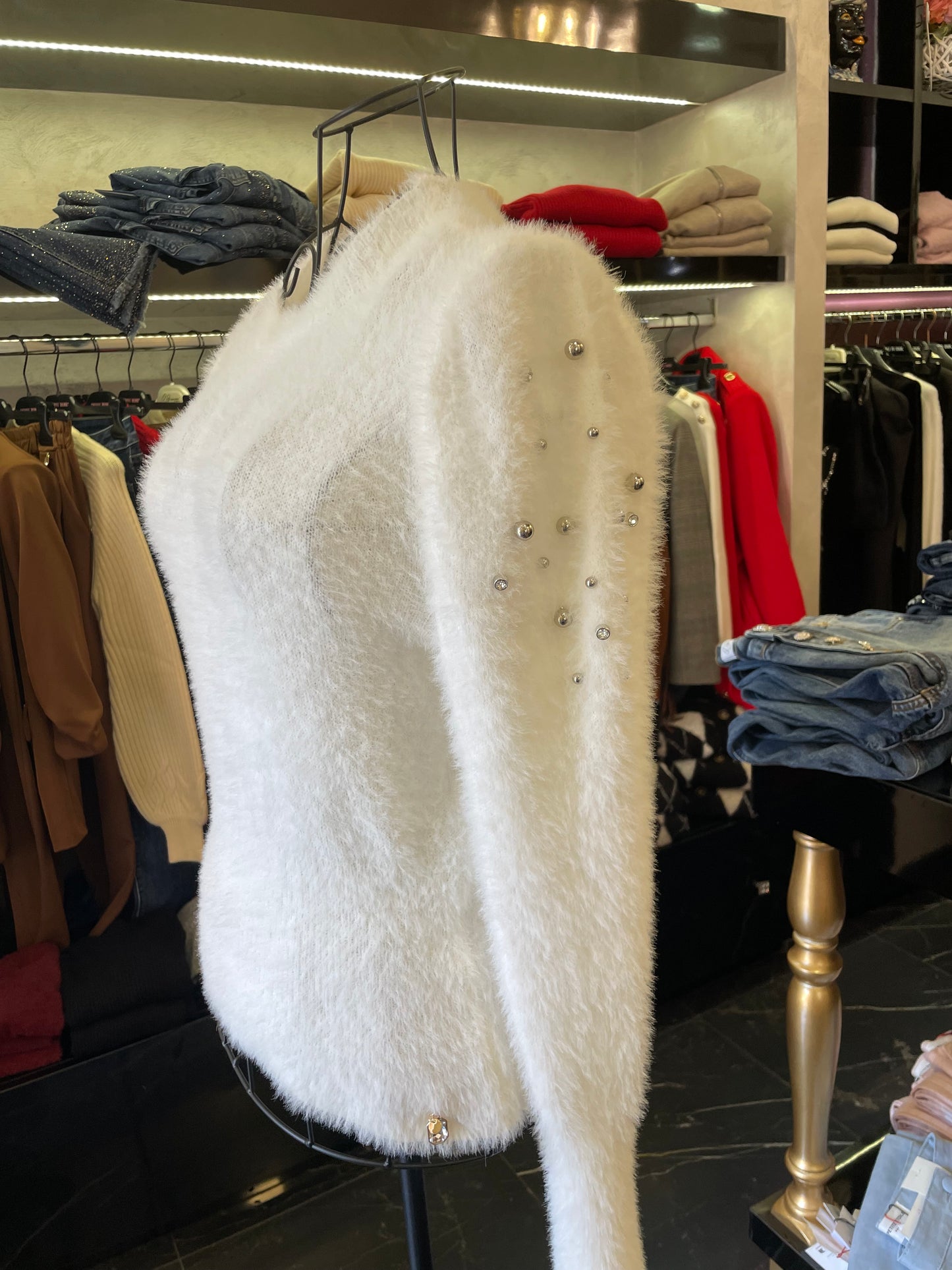 Maglione con borchie e strass