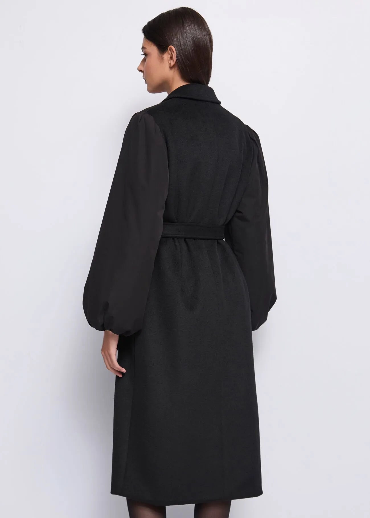 Cappotto nero in lana con cintura
