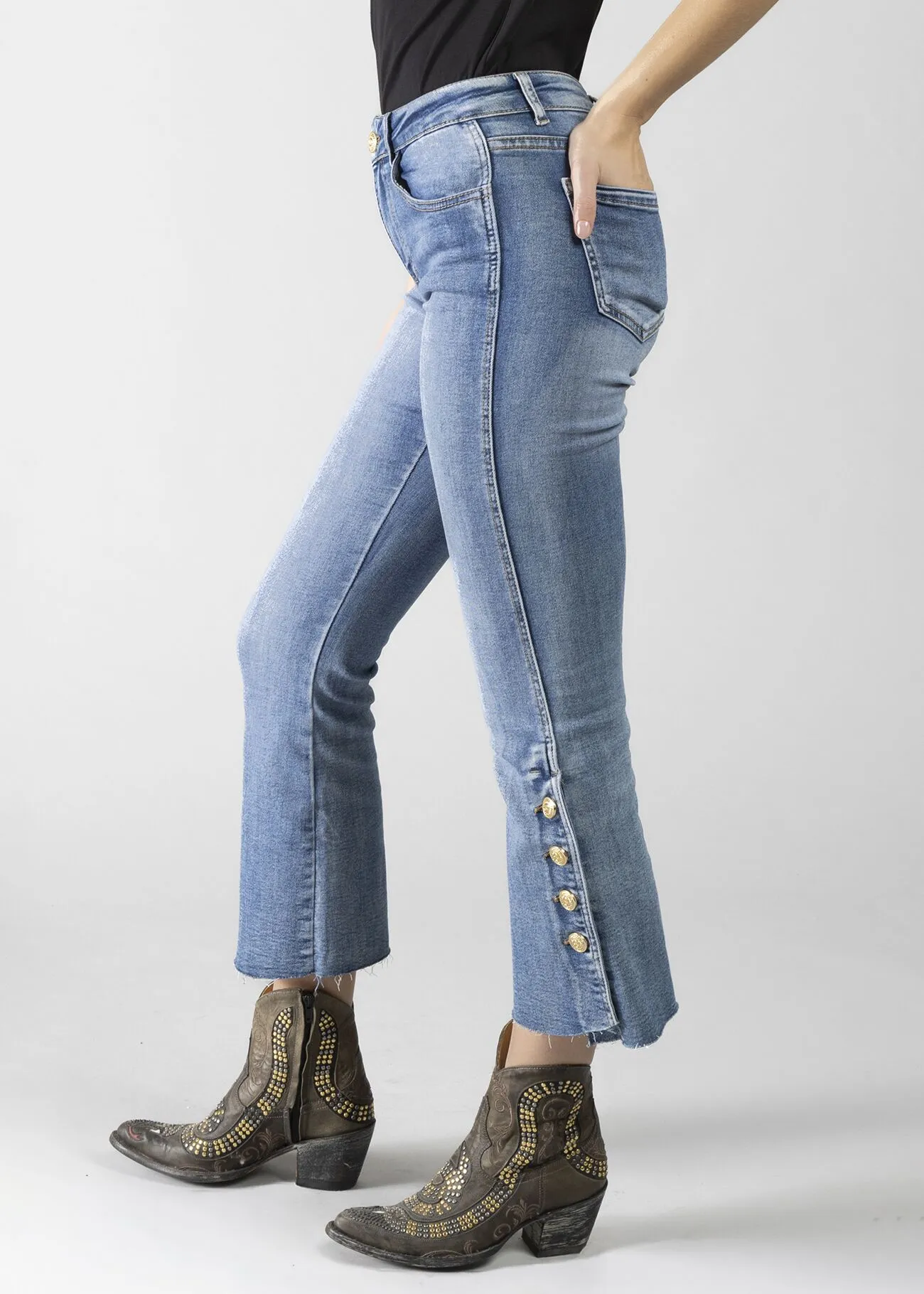 JEANS FLARE CROPPED BOTTONI