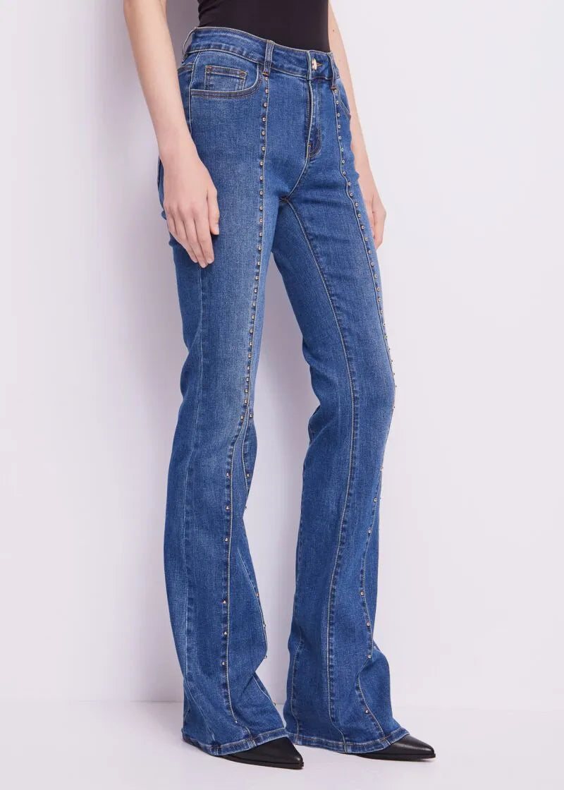 Jeans flare in cotone con borchie