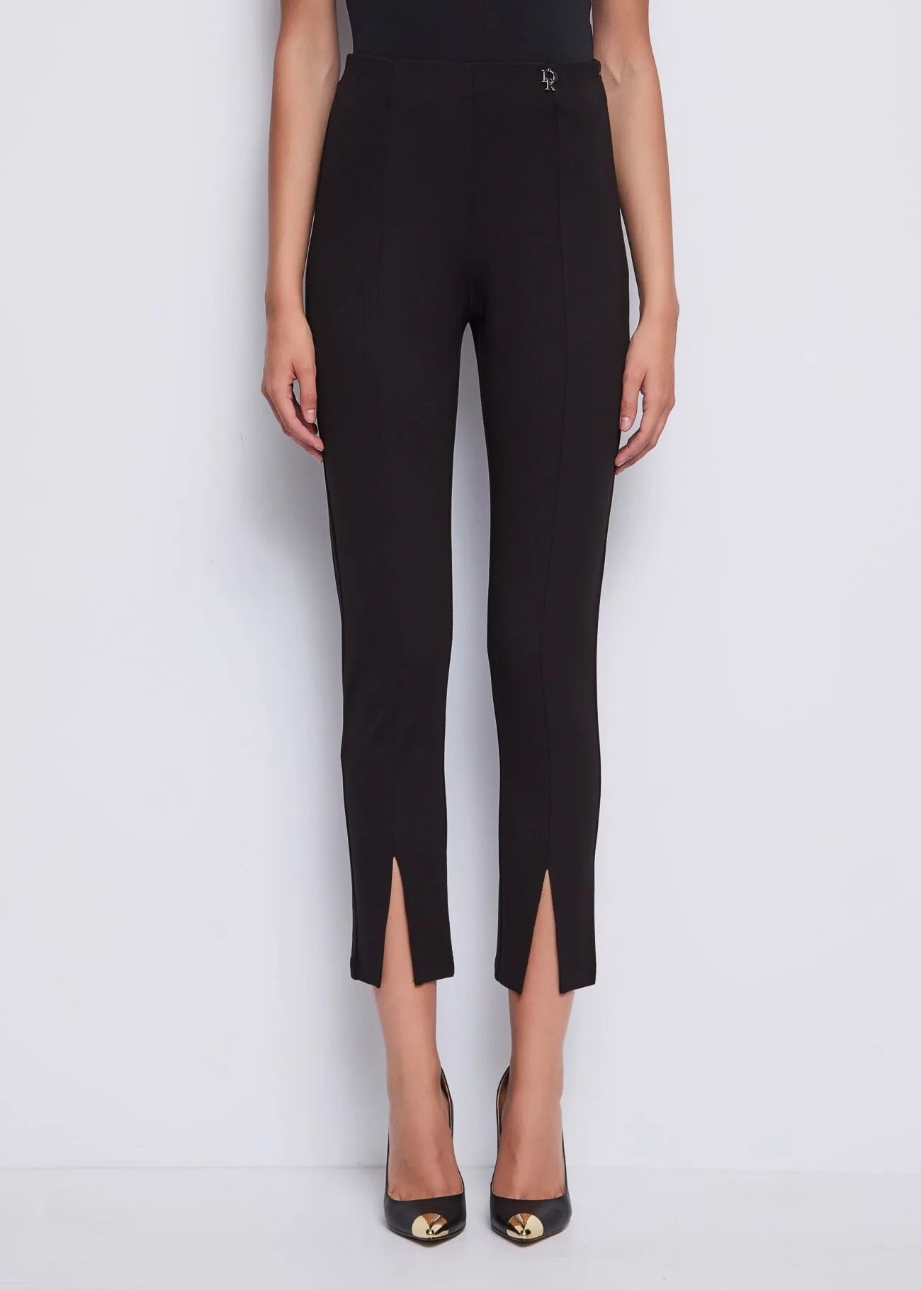 Pantaloni neri con spacchi