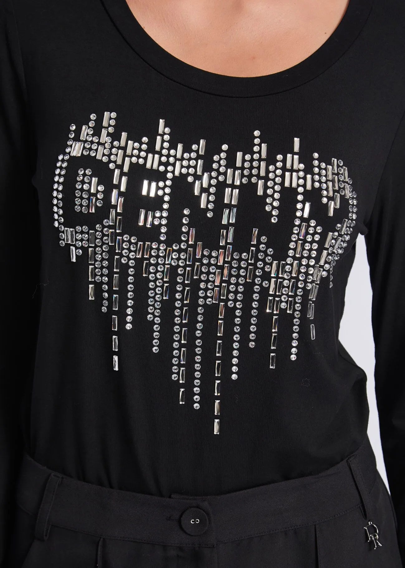 Maglietta nera con cuore e strass