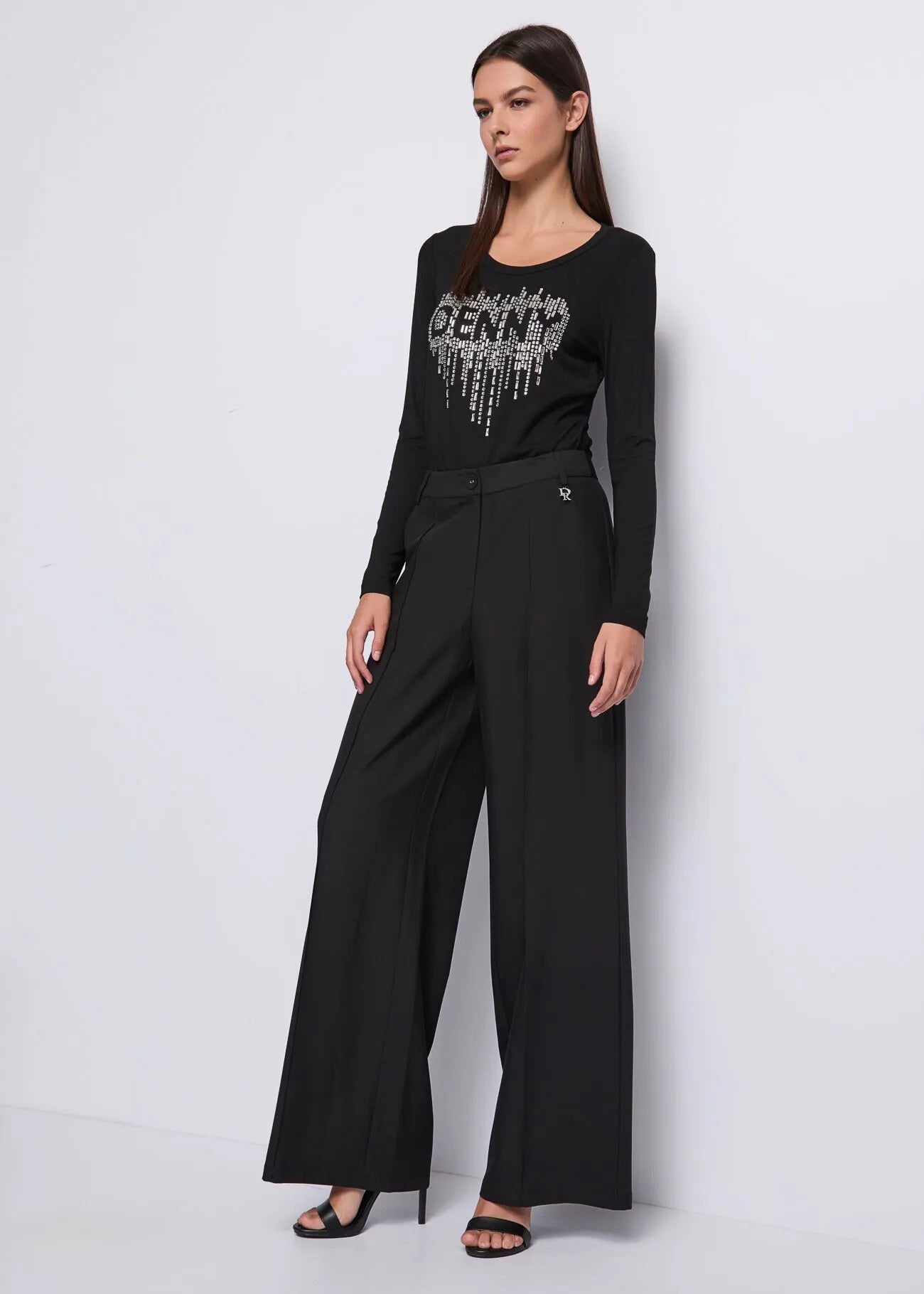 Maglietta nera con cuore e strass