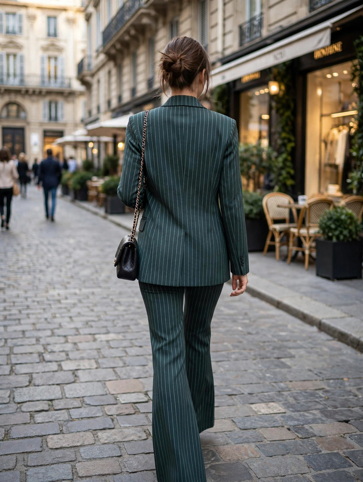Blazer gessato dalla silhouette oversize
