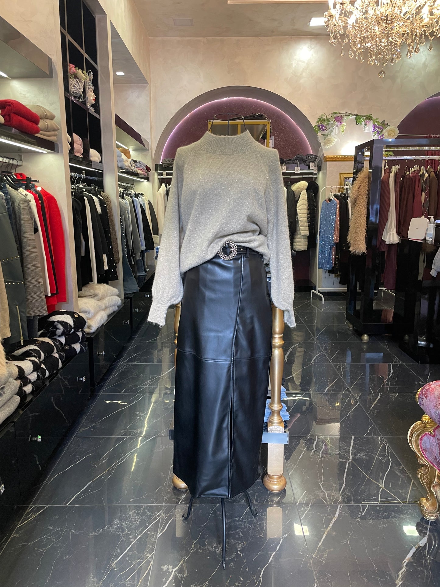 Gonna in similpelle con spacco