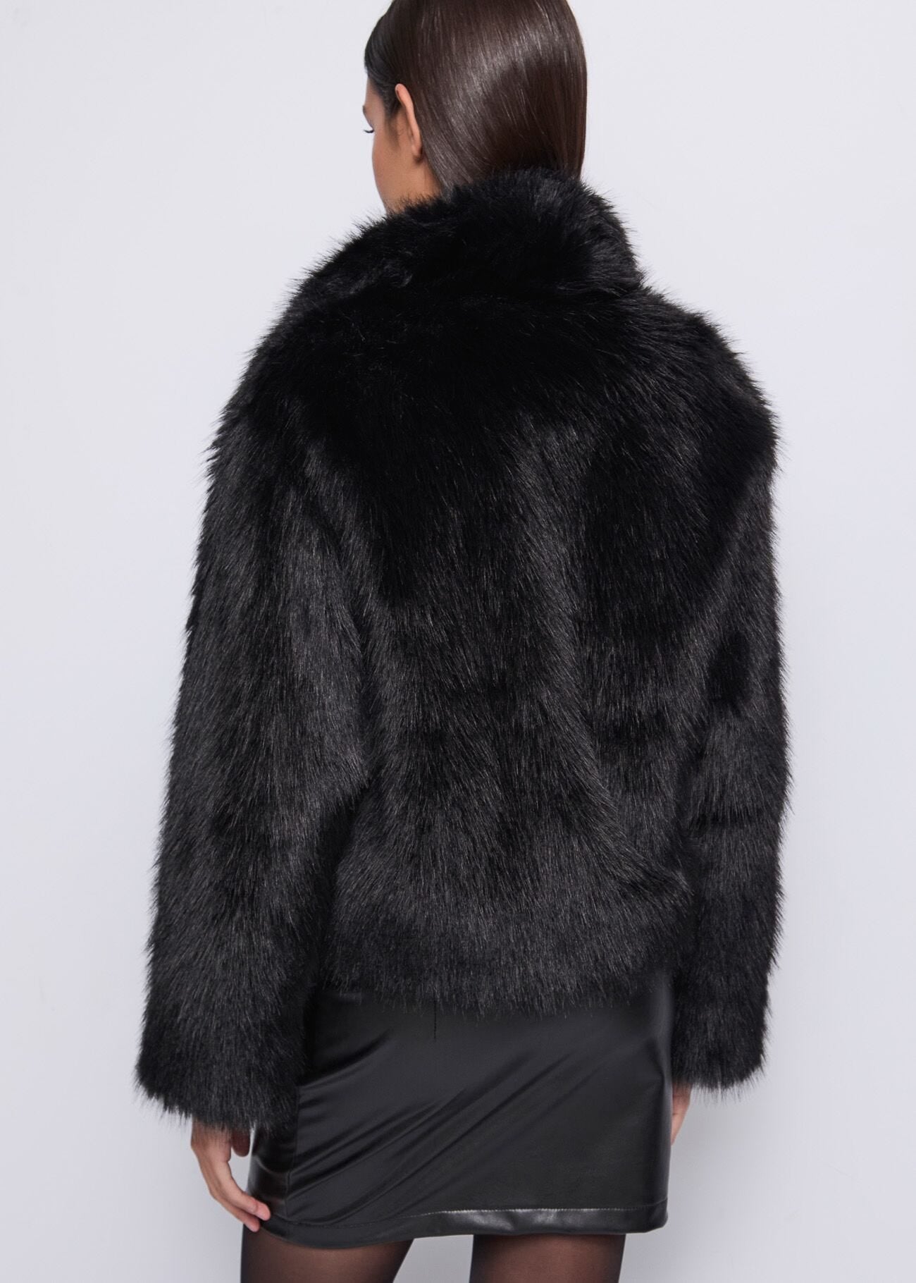 Pelliccia ecologica con pietre