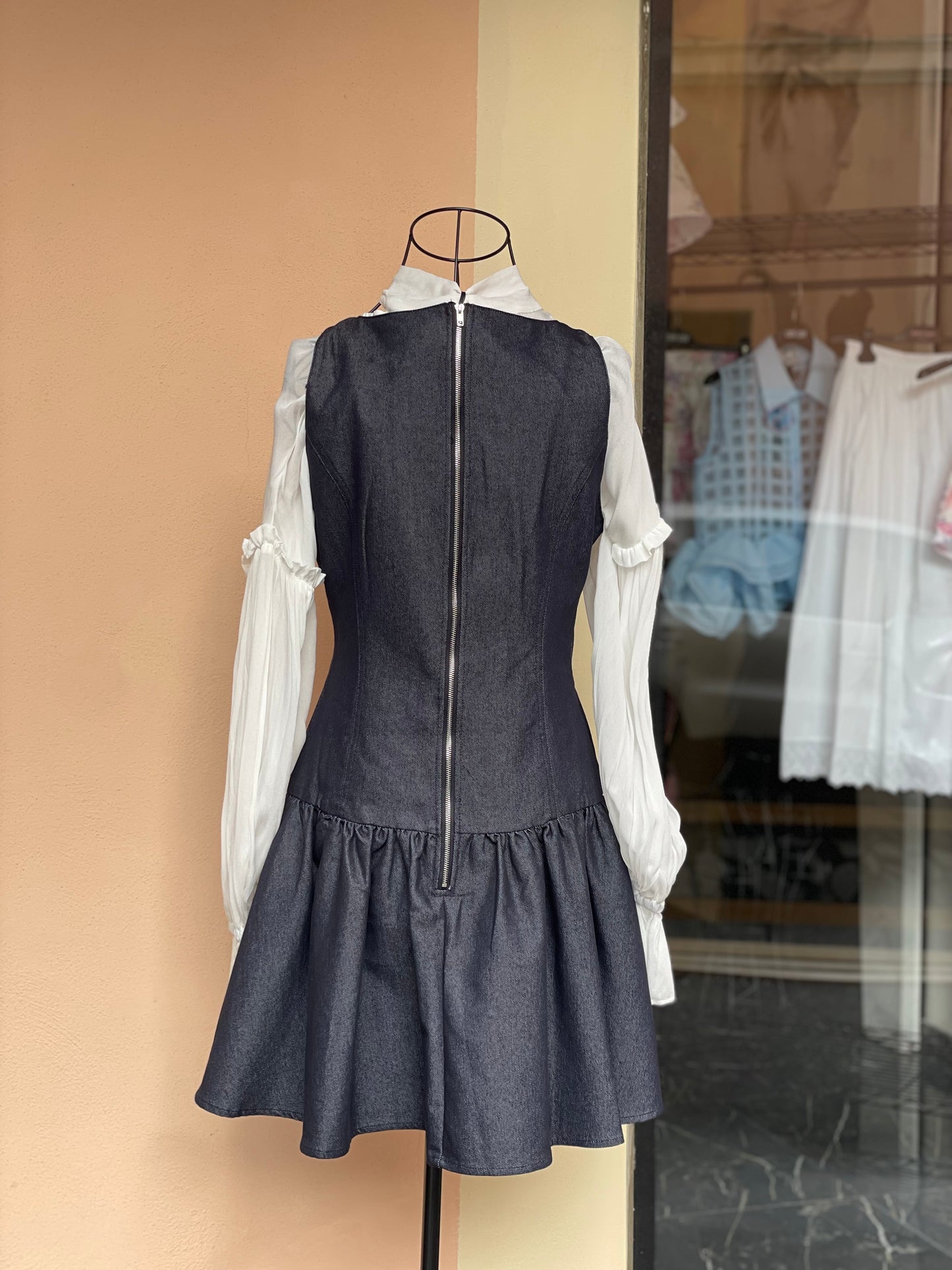 Abito smanicato in denim