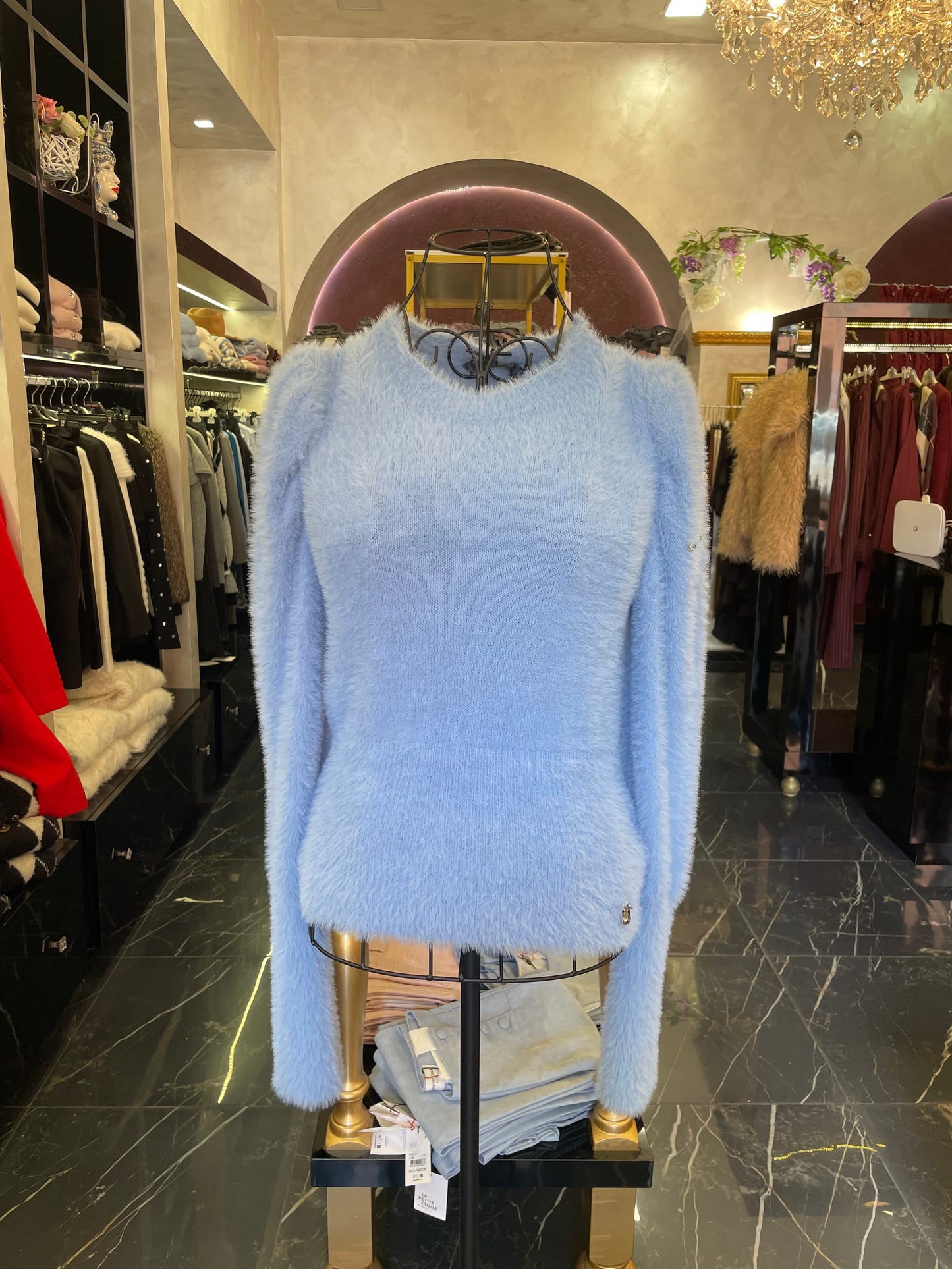 Maglione con borchie e strass