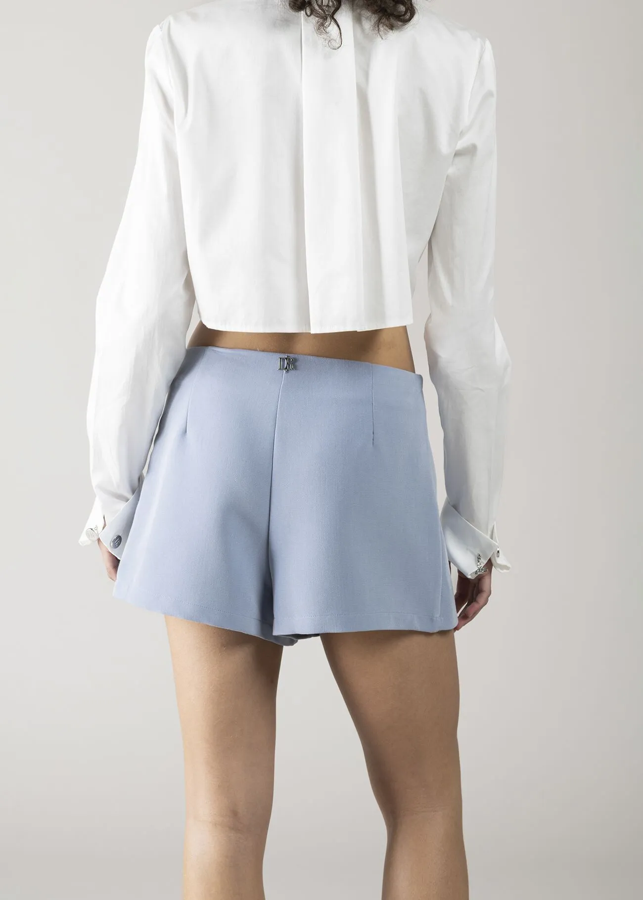 Shorts a portafoglio con bottoni gioiello