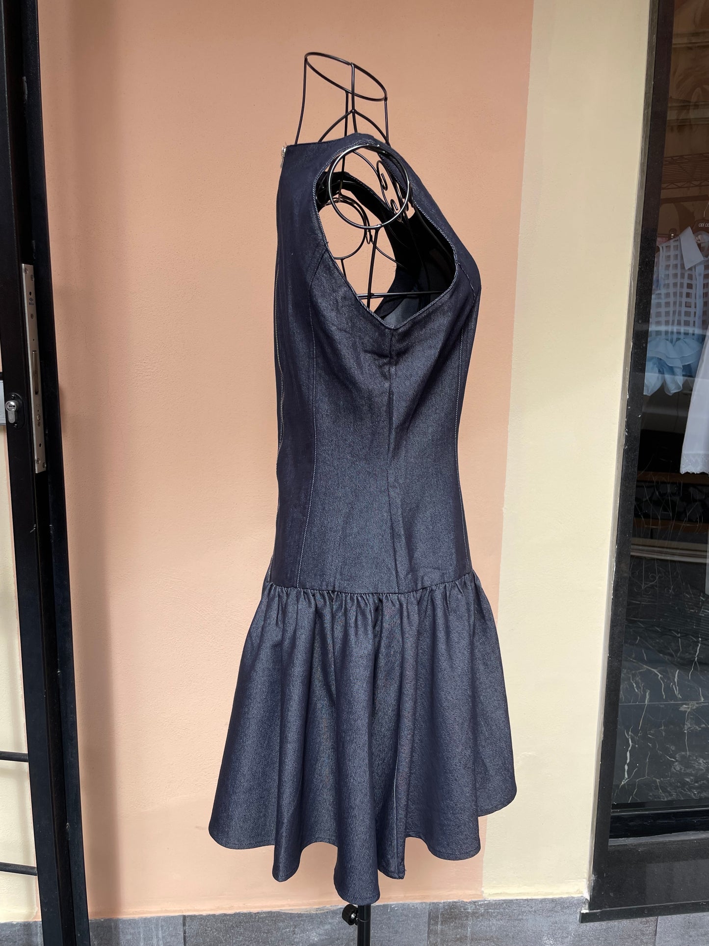 Abito smanicato in denim
