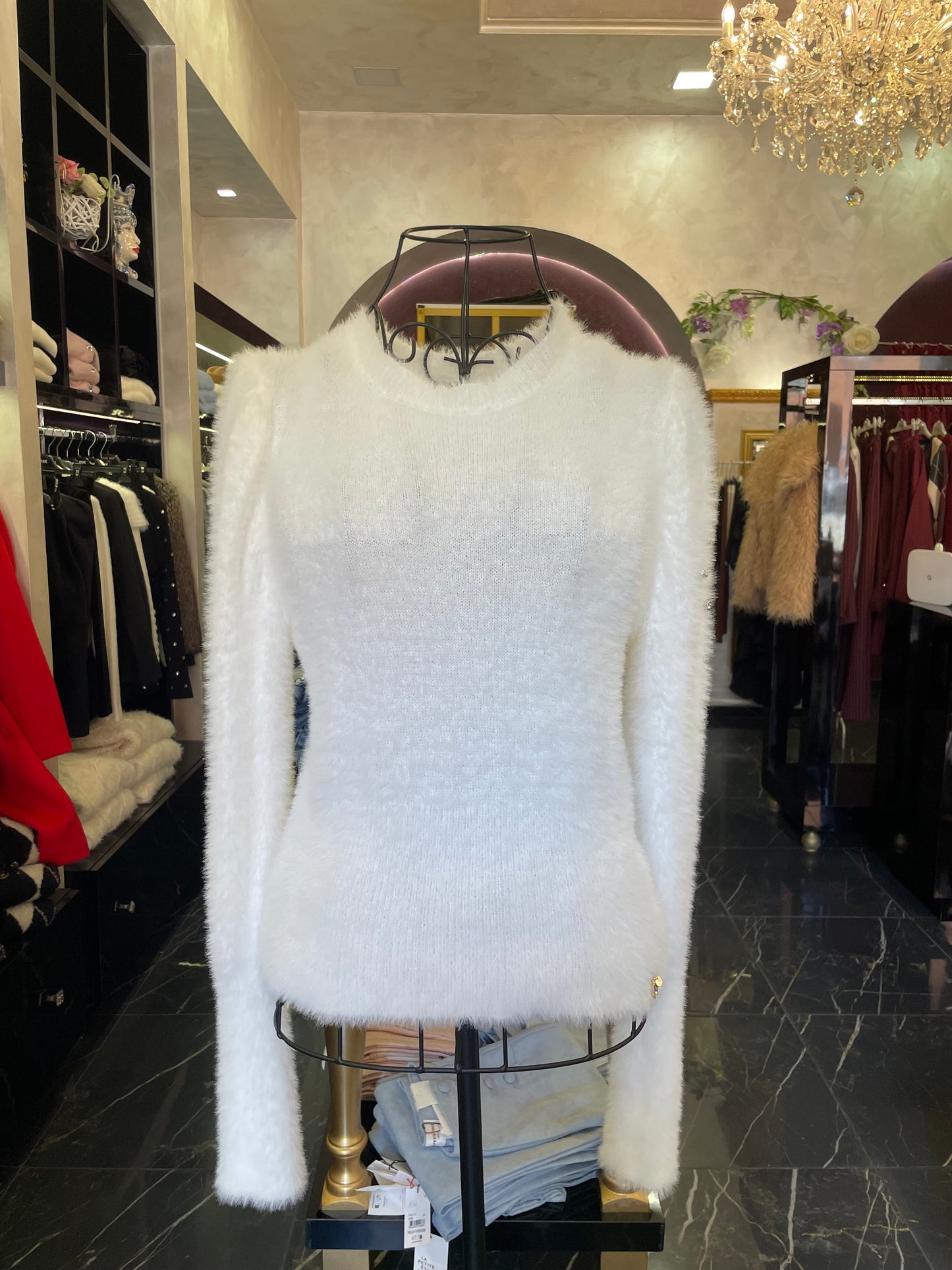 Maglione con borchie e strass