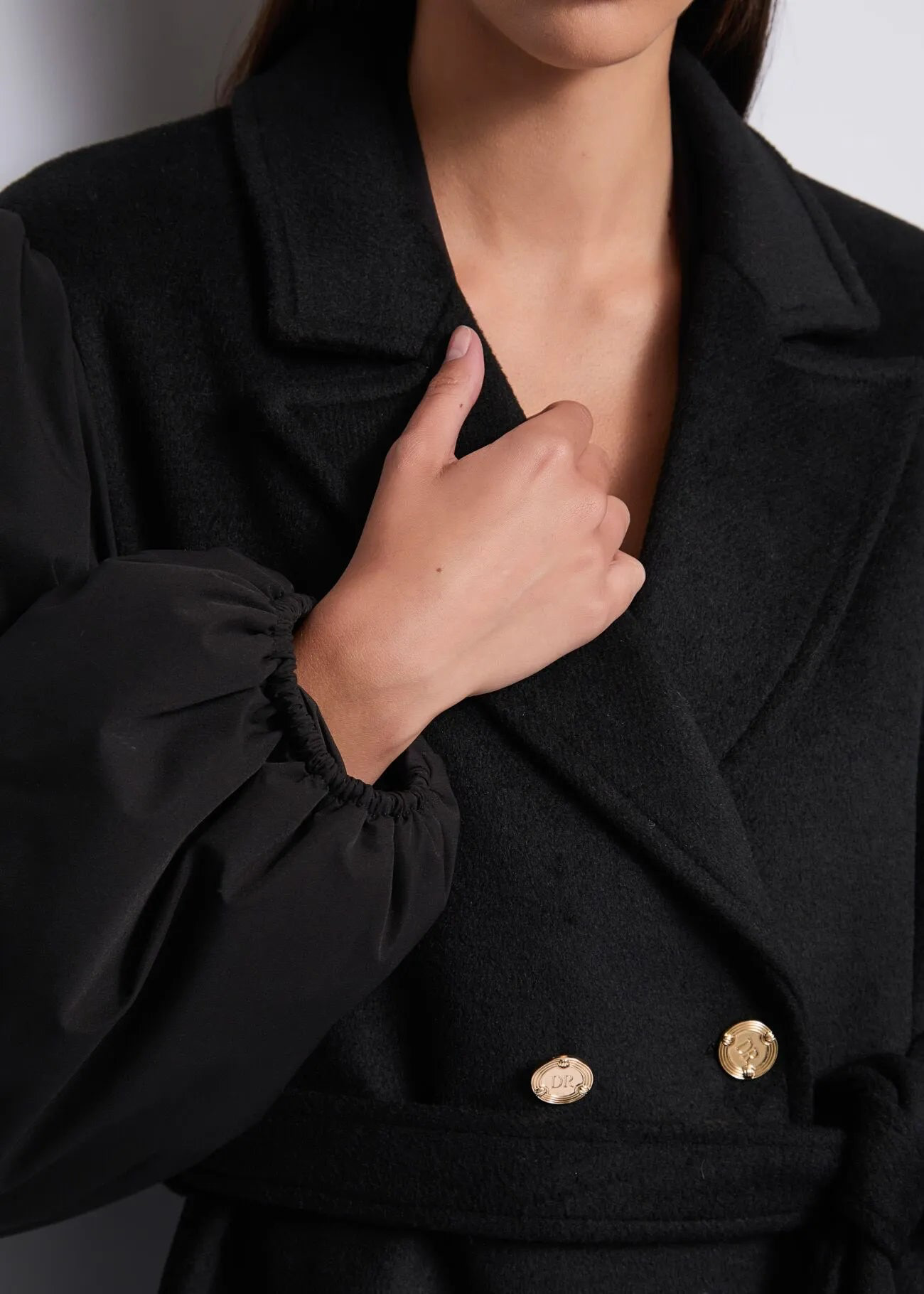 Cappotto nero in lana con cintura