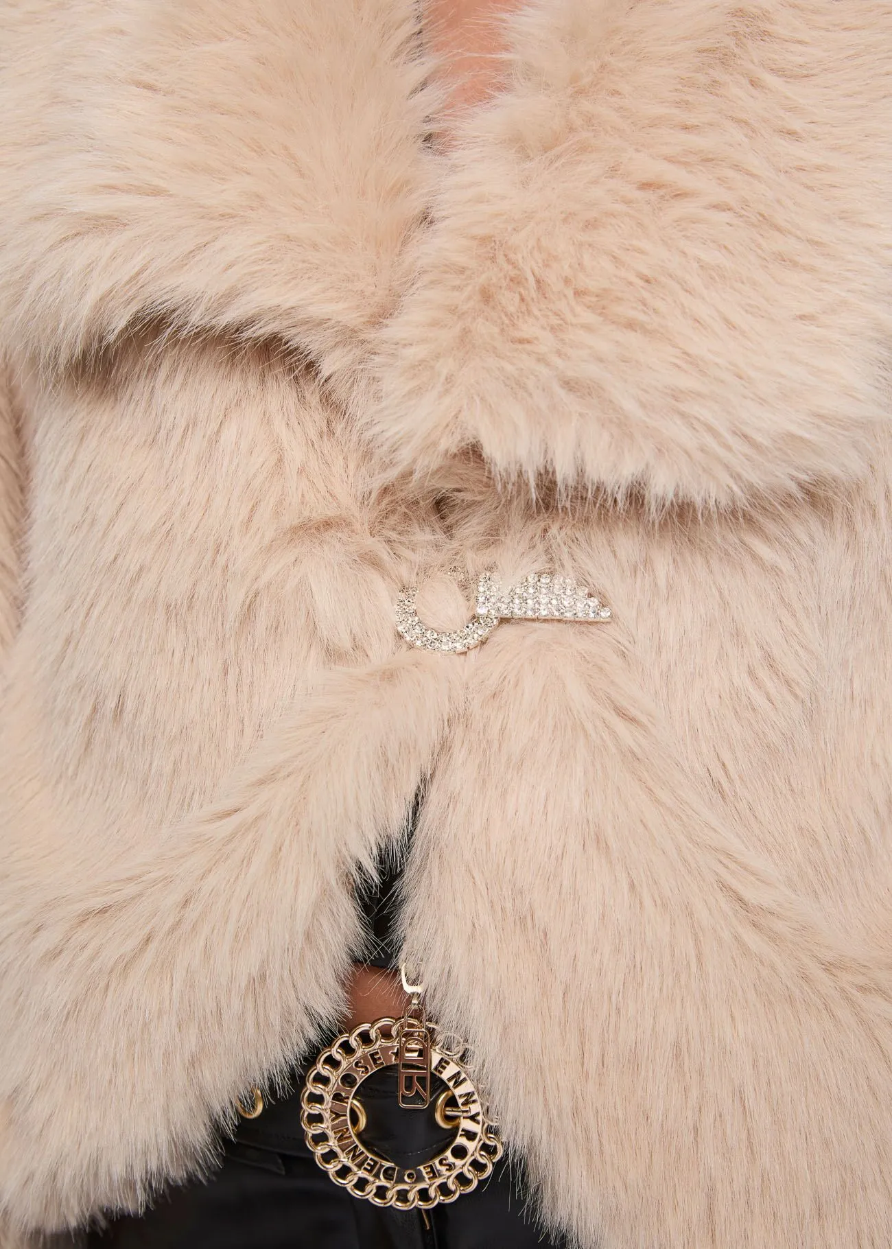 Pelliccia ecologica con pietre