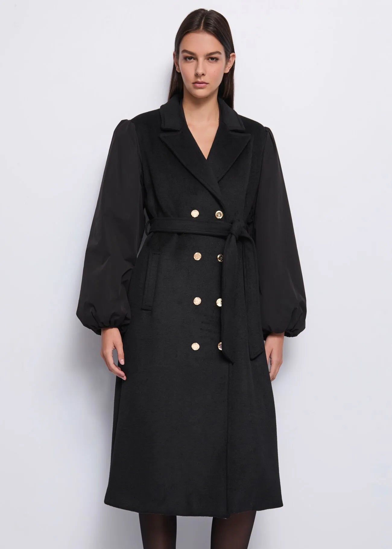 Cappotto nero in lana con cintura