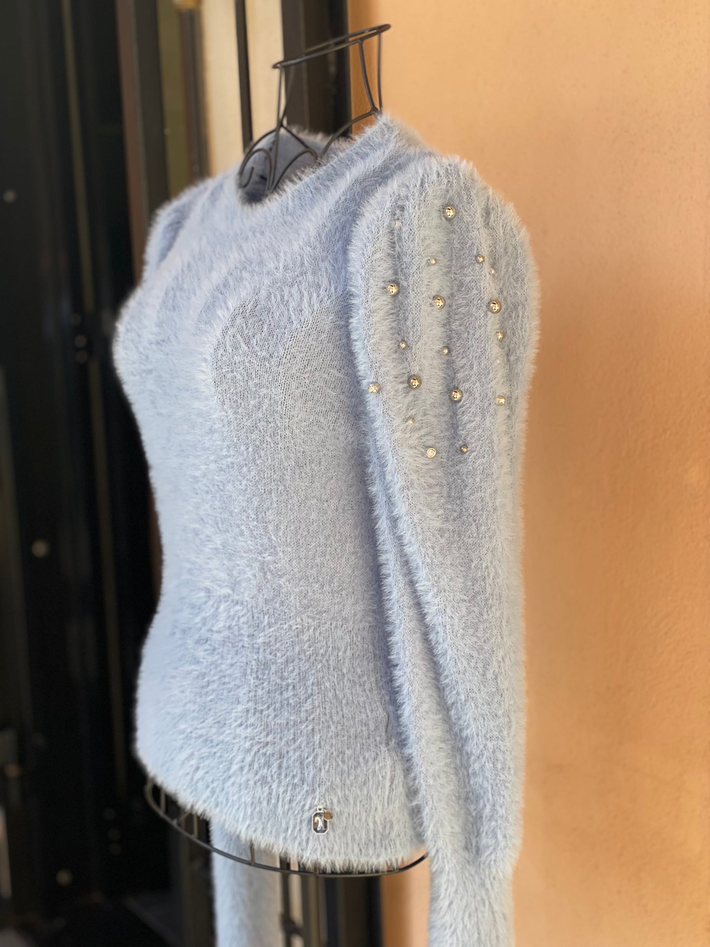 Maglione con borchie e strass