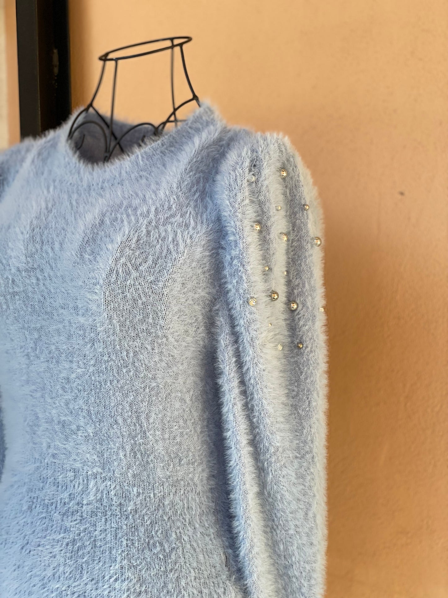 Maglione con borchie e strass