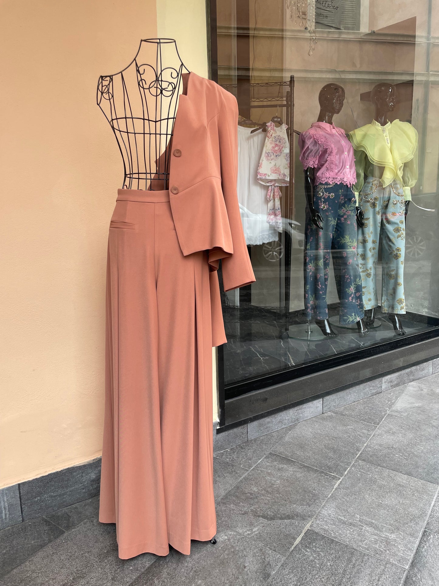 Tailleur giacca e pantalone