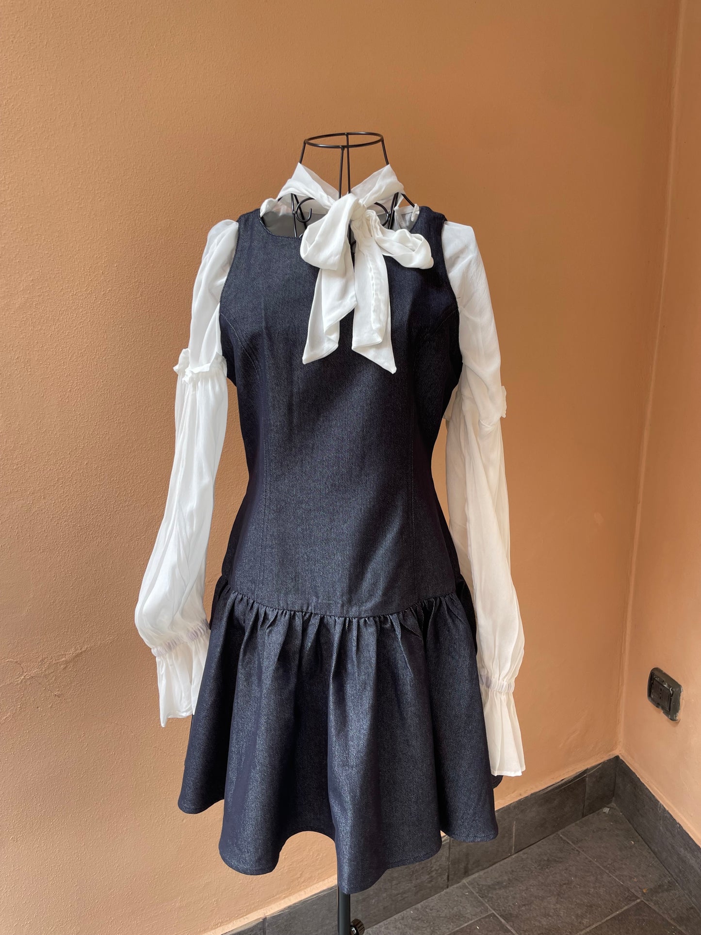 Abito smanicato in denim