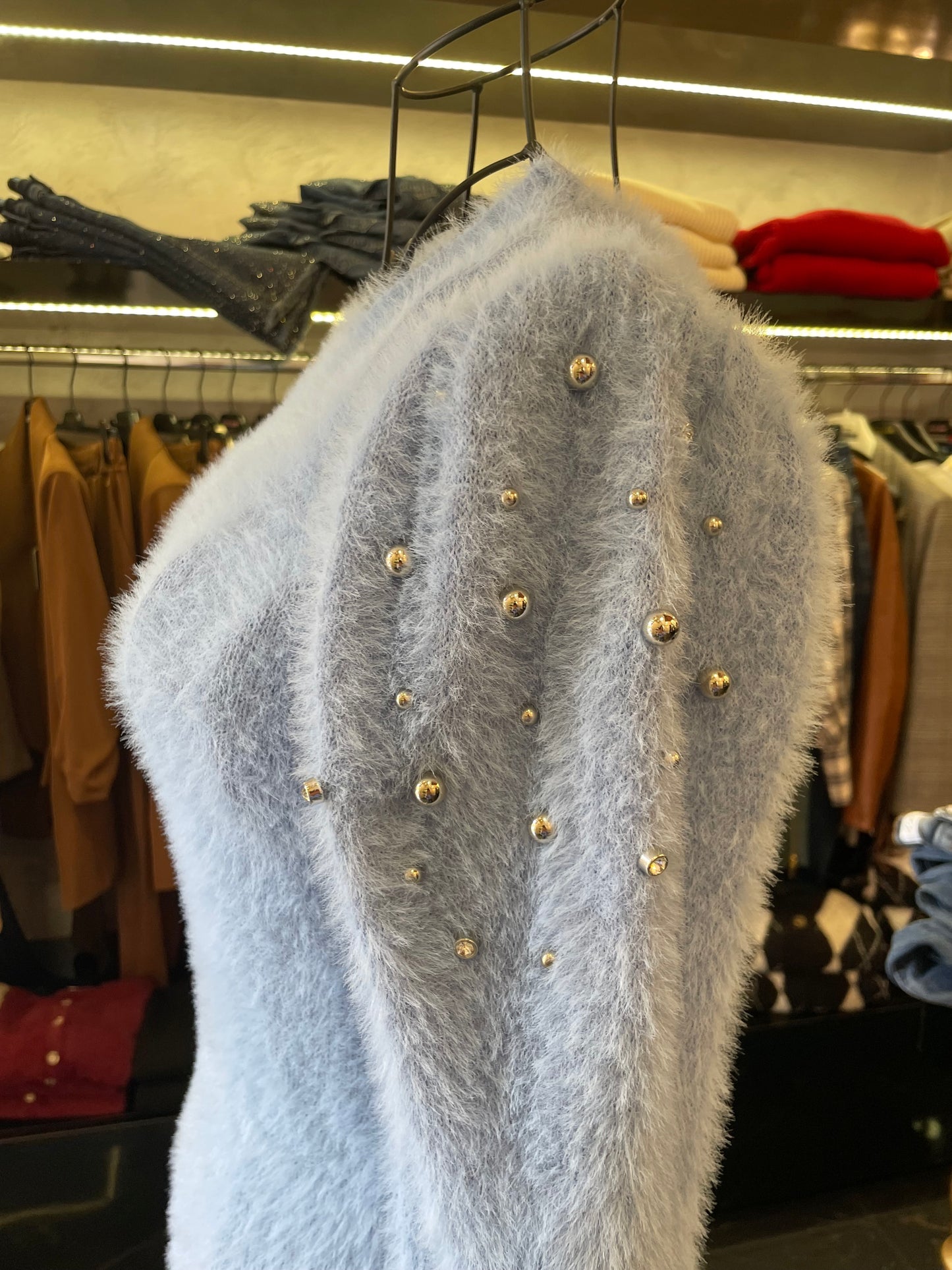 Maglione con borchie e strass