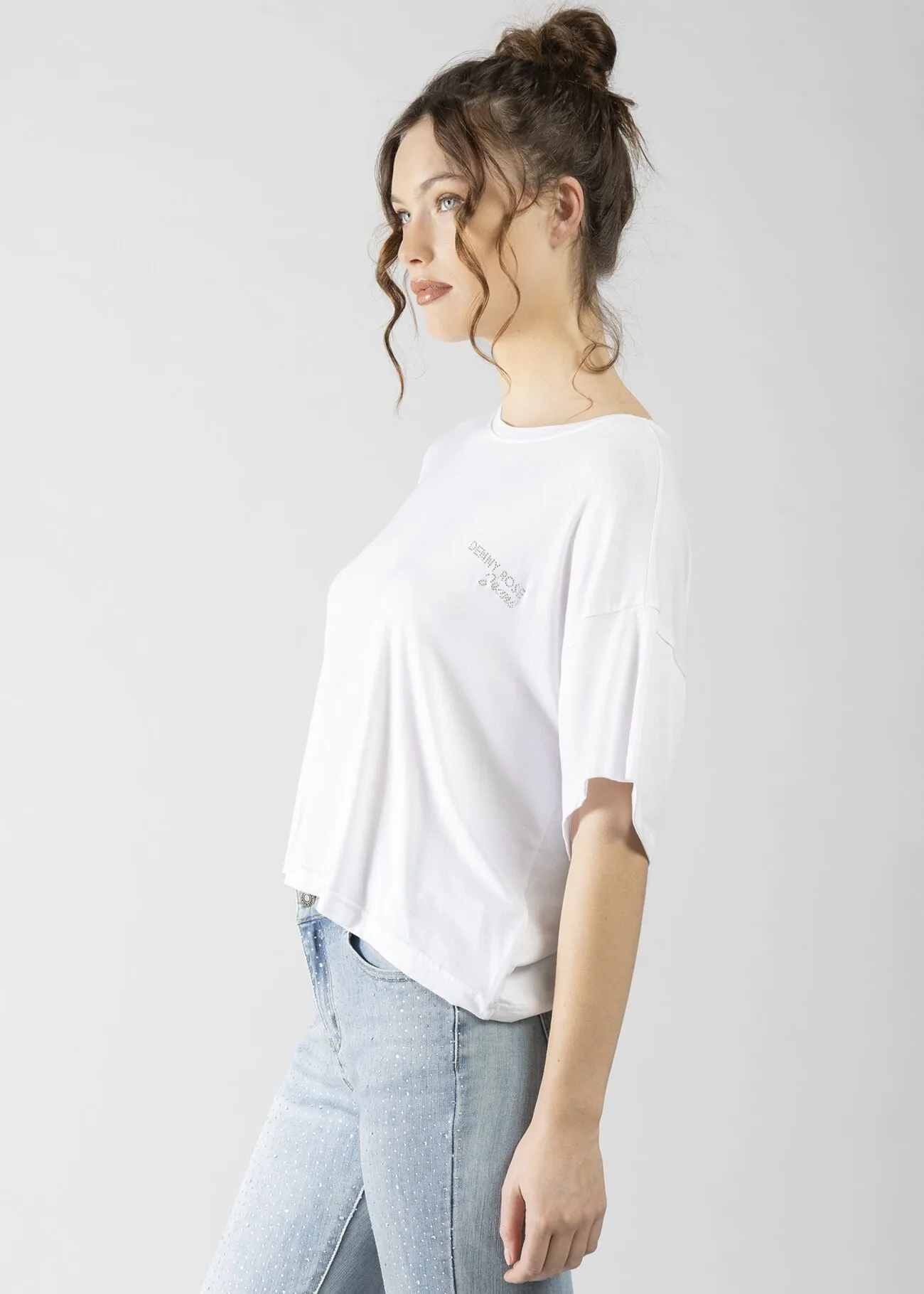 T-SHIRT LOGO OVER WHITE