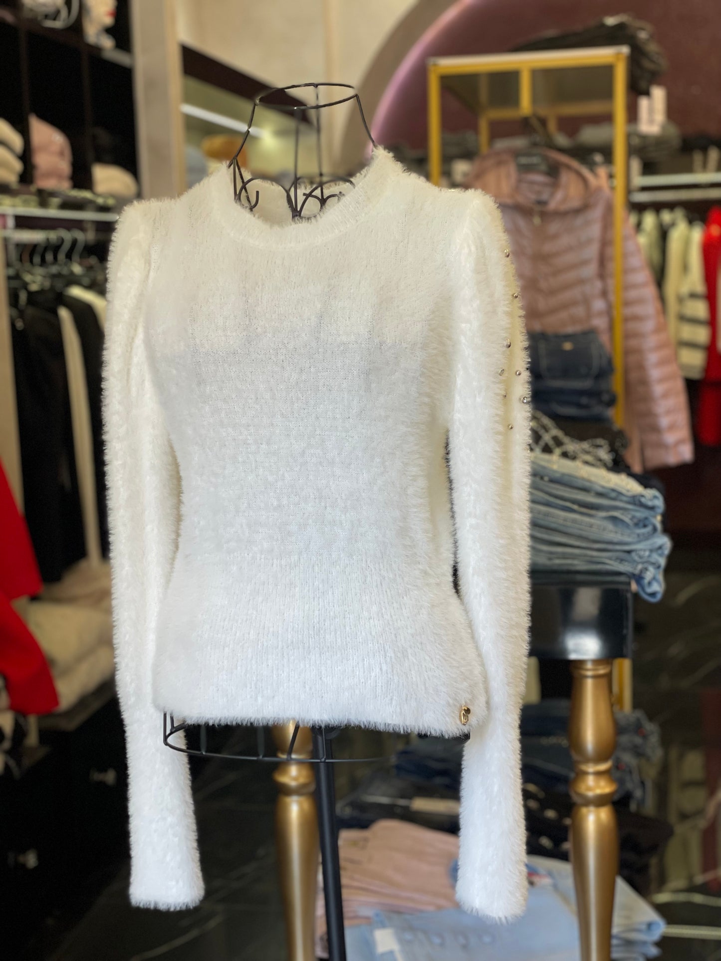 Maglione con borchie e strass