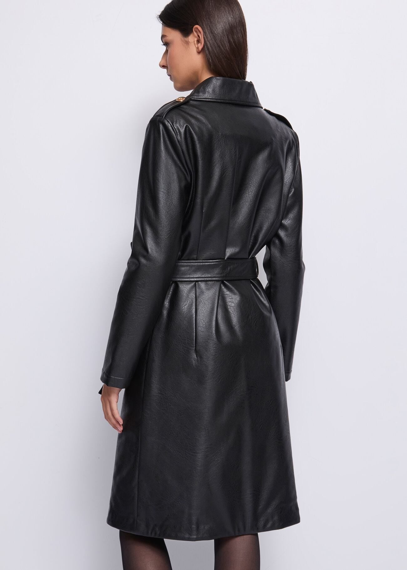 Cappotto nero in similpelle