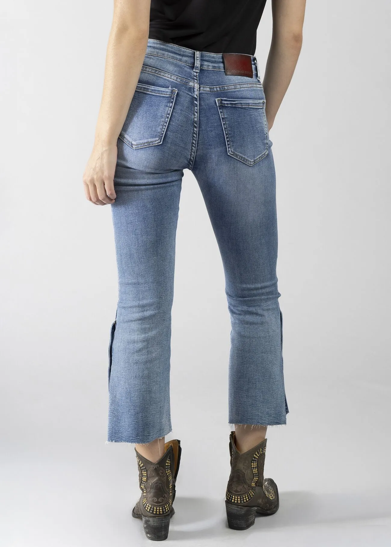 JEANS FLARE CROPPED BOTTONI