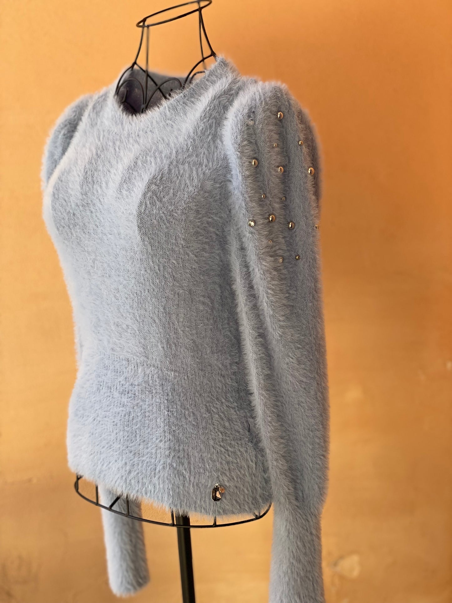 Maglione con borchie e strass