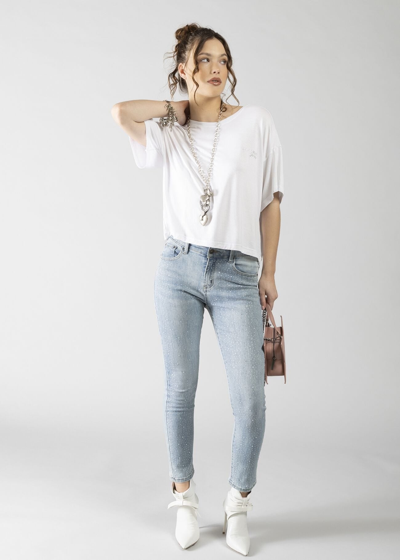 T-SHIRT LOGO OVER WHITE
