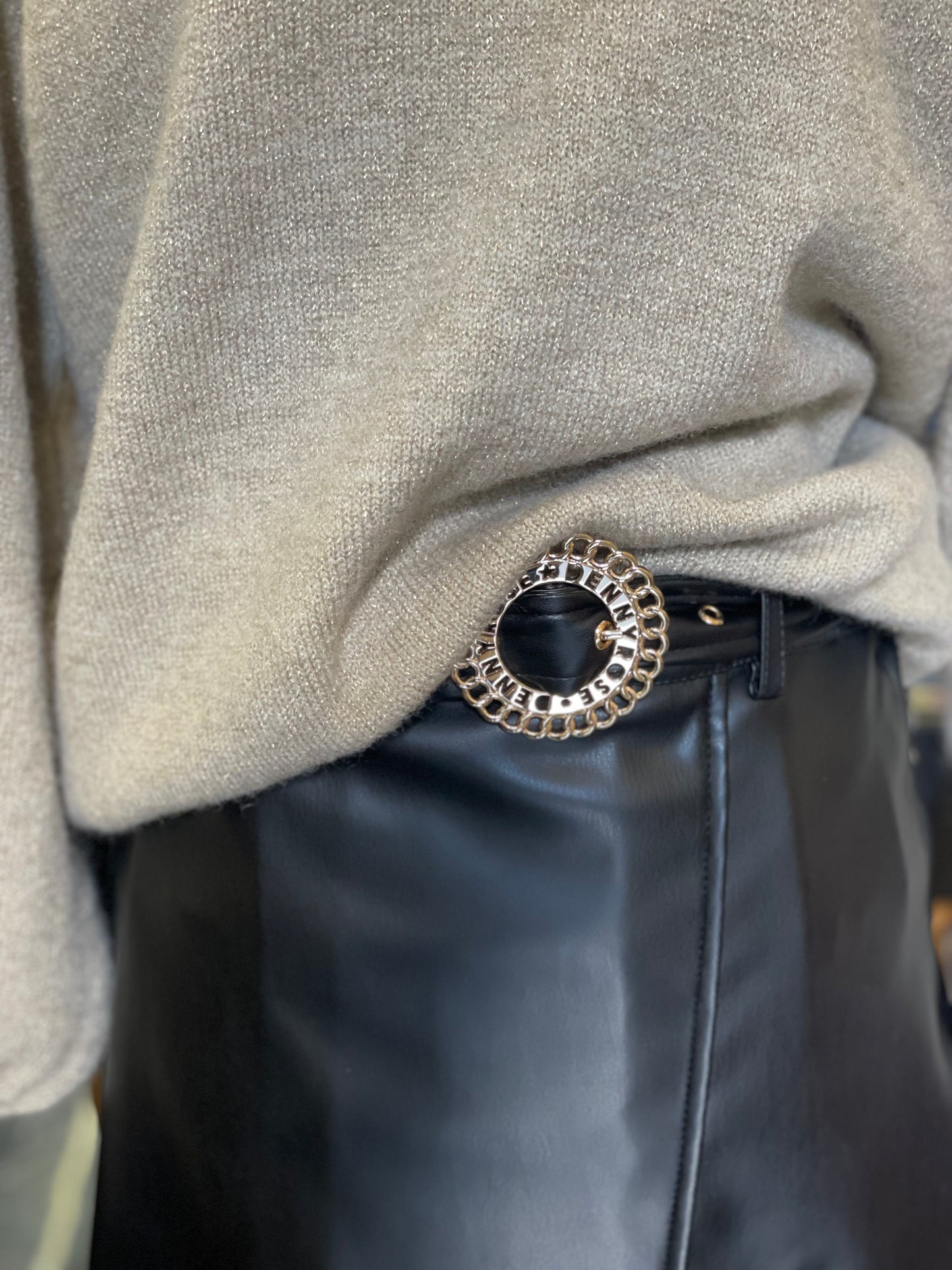 Gonna in similpelle con spacco