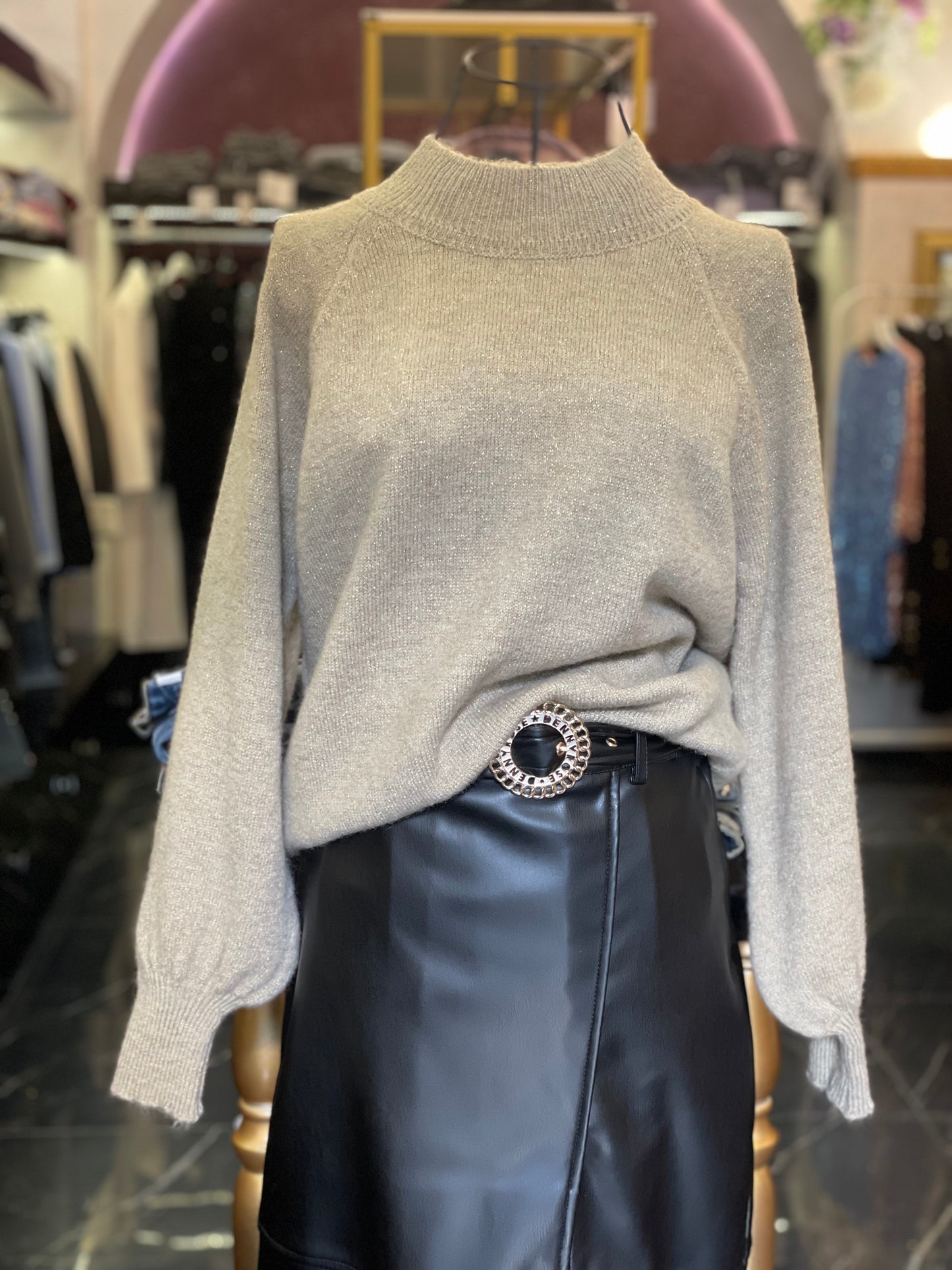 Gonna in similpelle con spacco