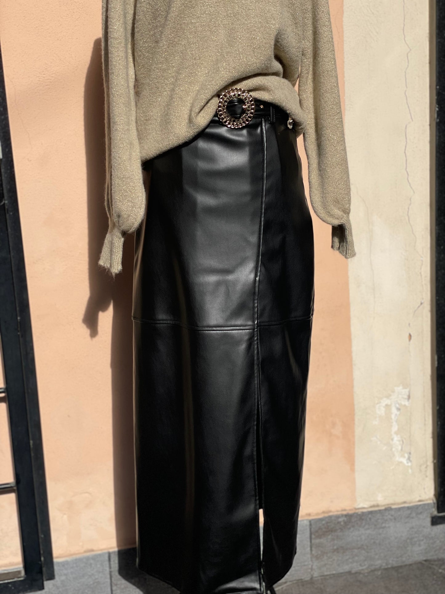 Gonna in similpelle con spacco