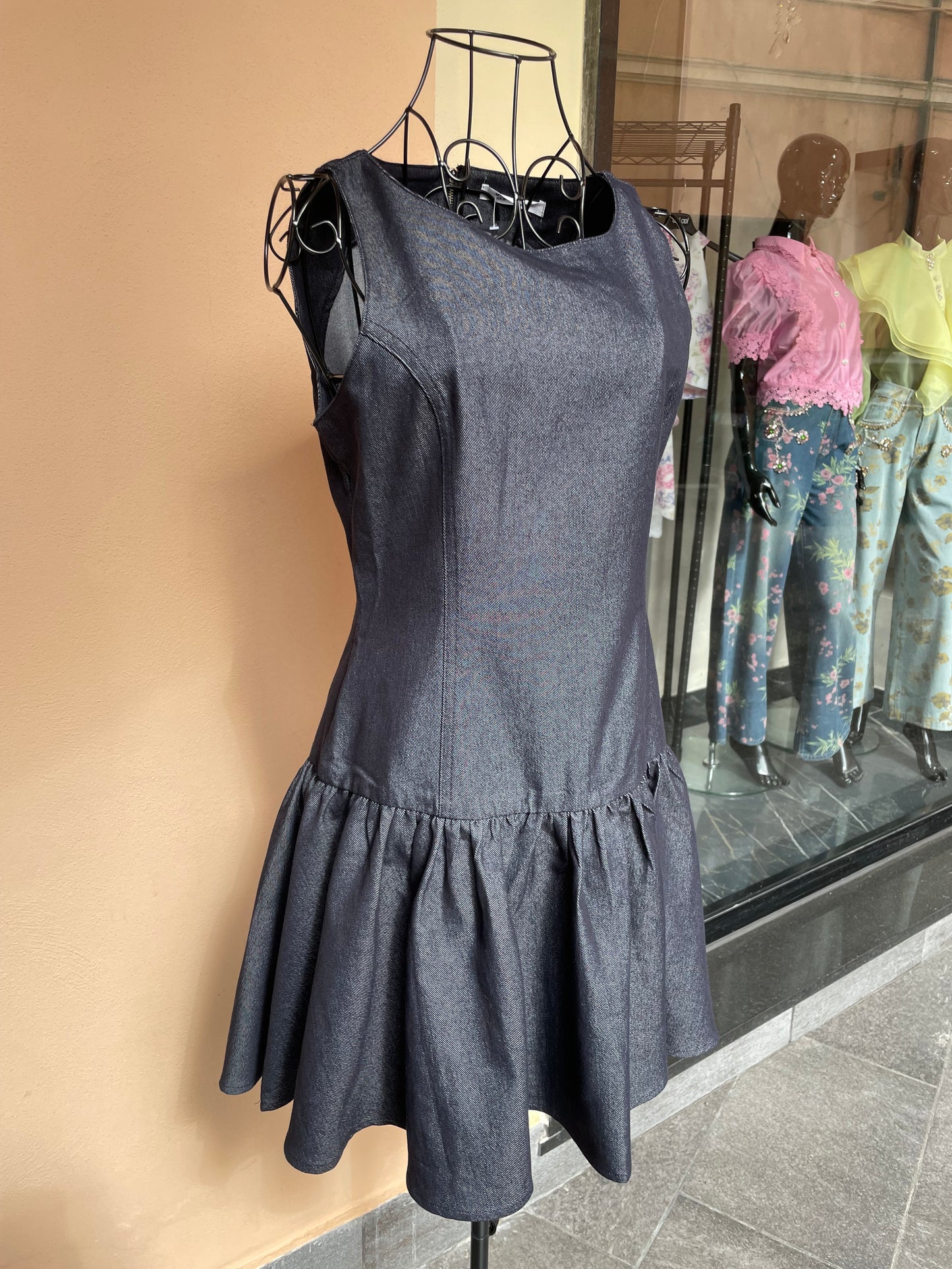 Abito smanicato in denim