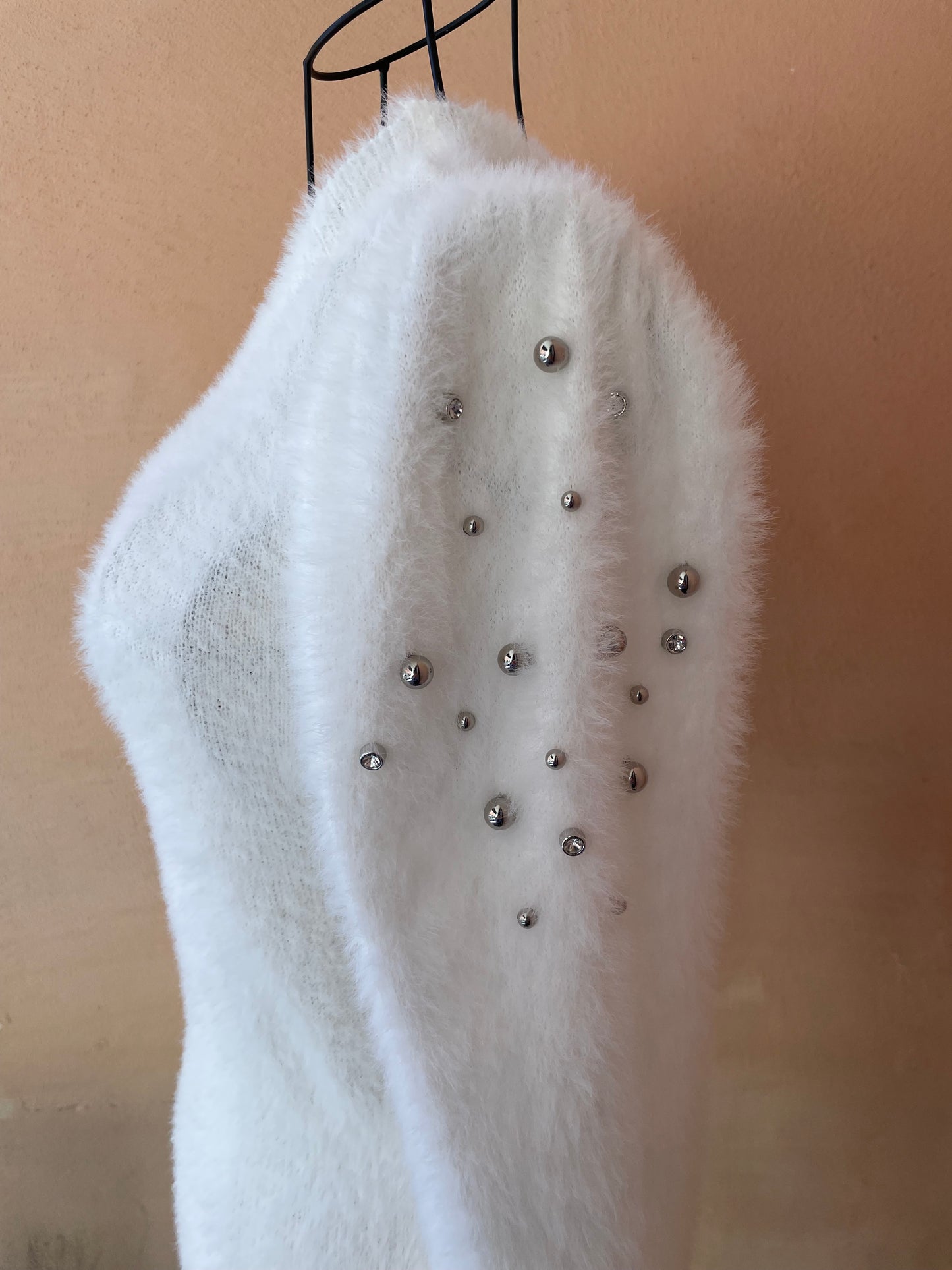 Maglione con borchie e strass