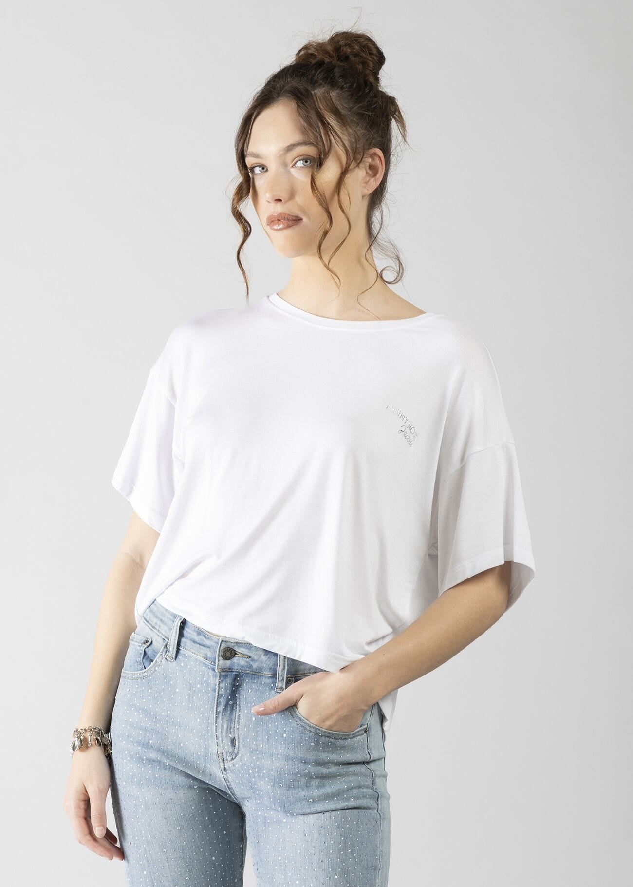 T-SHIRT LOGO OVER WHITE